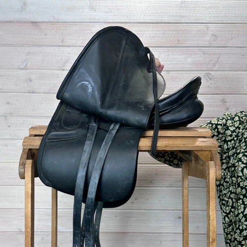 Used Stubben Genesis CL Dressage Saddle 17/N - Image 11