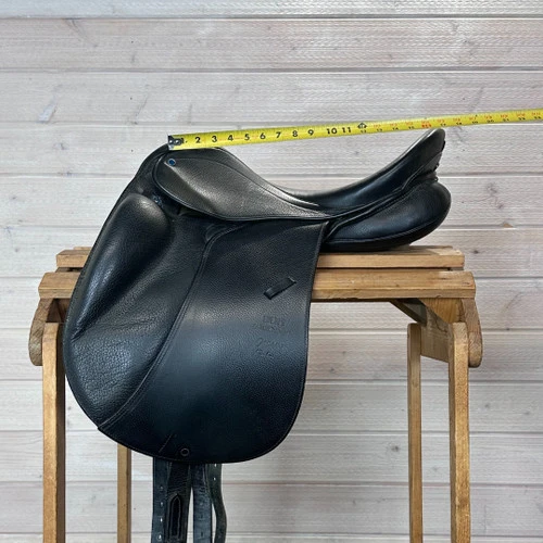 Used Stubben Genesis CL Dressage Saddle 17/N - Image 9
