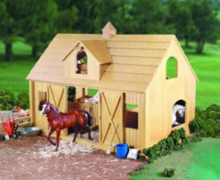 Breyer Deluxe Barn With Cupola